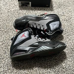 Jordan B’Loyal Black/University Red Cool Grey